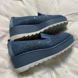 Great shoes with sparkles and crystals.      Size 7.5 women’s shoes.